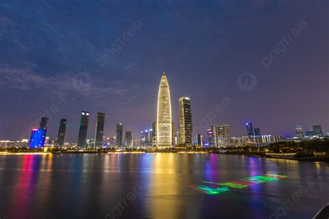 深圳夏天去哪裏好玩？不妨考慮去觀看海灣夜景，感受城市的脈動與魅力。